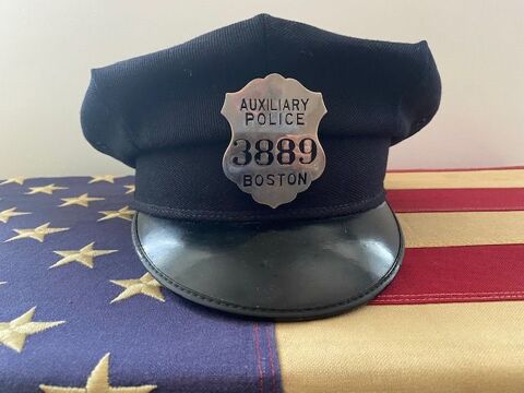 Vritable Casquette de Police BOSTON USA avec son badge
79 Grenoble (38)