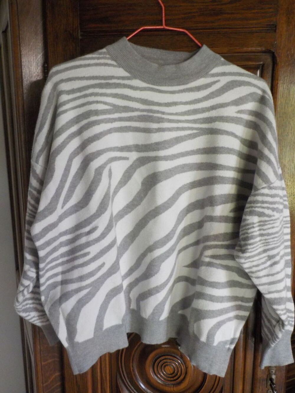 PULL ROSY DAYS ZEBRE GRIS BLANC COL ROND MANCHES LONGUES
Vtements