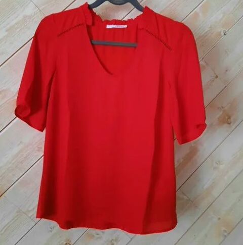 Beau haut rouge � col V �l�gant Camaieu T 38 - 38 / 40 10 Domart-en-Ponthieu (80)