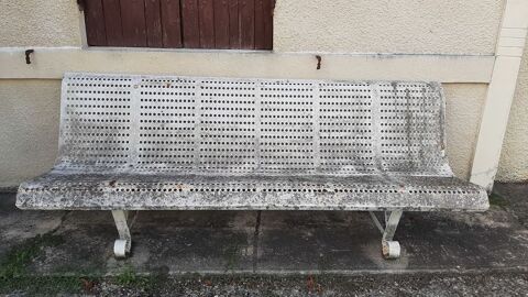 Banc en fer peint - très solide - 2 mètres de long Saint-Yzan-de-Soudiac (33)