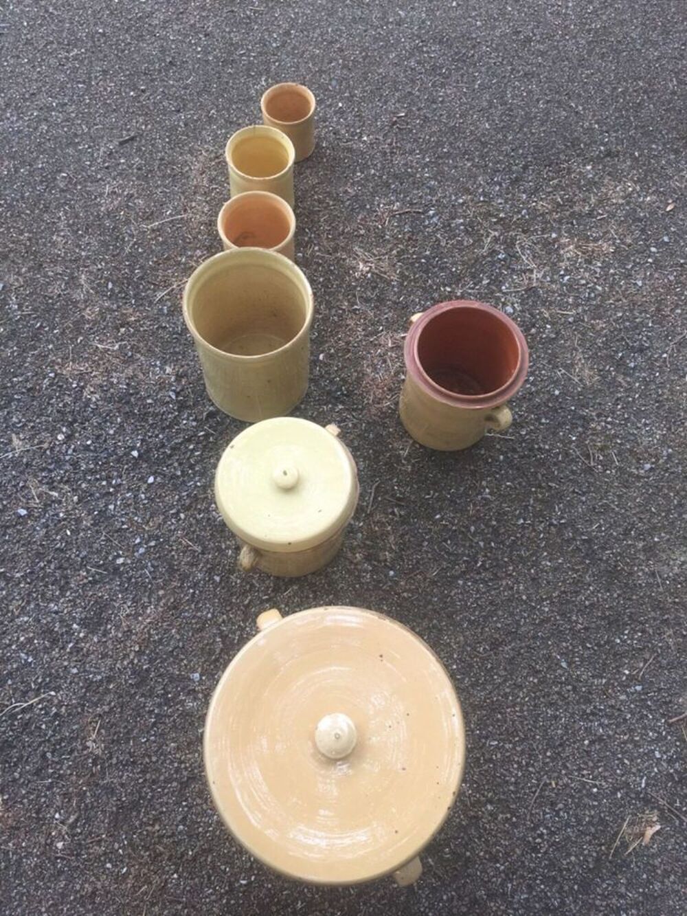 Pot terre verniss&eacute;e jaune / Le lot de 7
Décoration