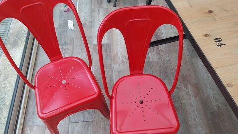 Lot de 2 chaises rouges en mtal style bistro tb tat 30 Corbas (69)