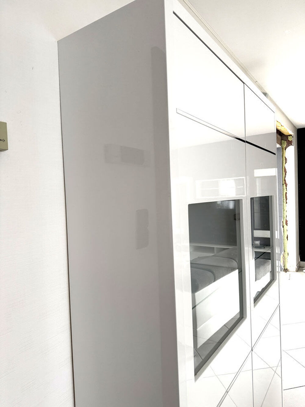 Vitrine / buffet haut blanc laqu&eacute; brillant, 4 portes Meubles