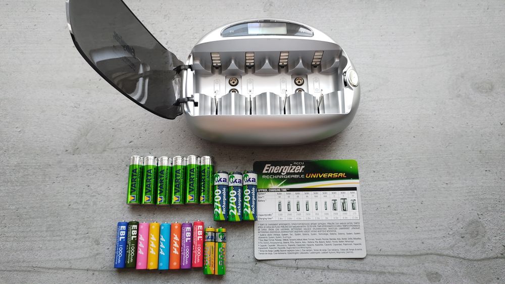 Chargeur de Batterie Universel Energizer avec 22 Piles/Accus Matriel informatique