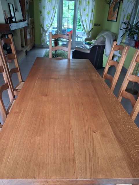 Table salle  manger + 8  chaises 250 Louvigny (57)