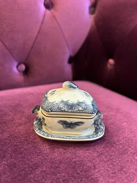Pot avec assiette Porcelaine Art  Menton (06)