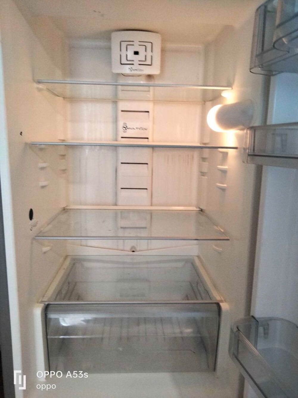 en cause d&eacute;m&eacute;nagement un frigo cong&eacute;lateur casi Neuf Whirlpool &agrave; 250€ et une machine &agrave; laver &agrave; 100e merci Electroménager