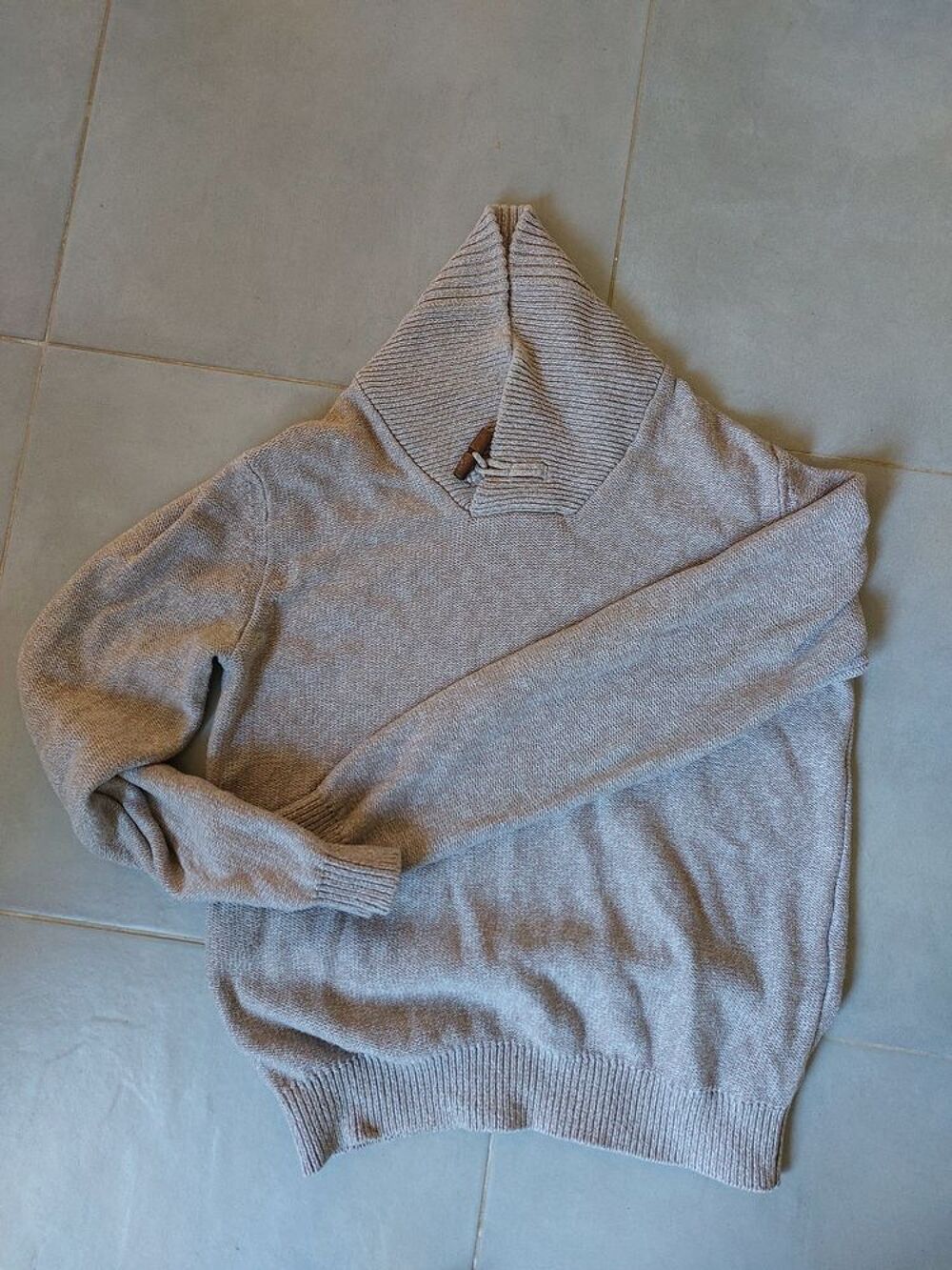 pull homme 
couleur : beige
taille : L
col montant Vêtements