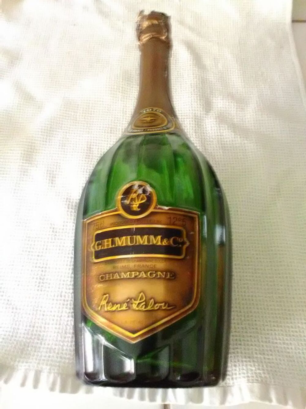 bouteille champagne vide ann&eacute;e 1976 et capsule 
