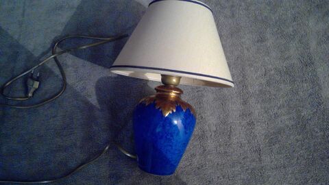 LAMPE DE CHEVET L. DRIMMER
BLEU ET OR
HAUTEUR 32 CM ENVIRON 150 Triel-sur-Seine (78)