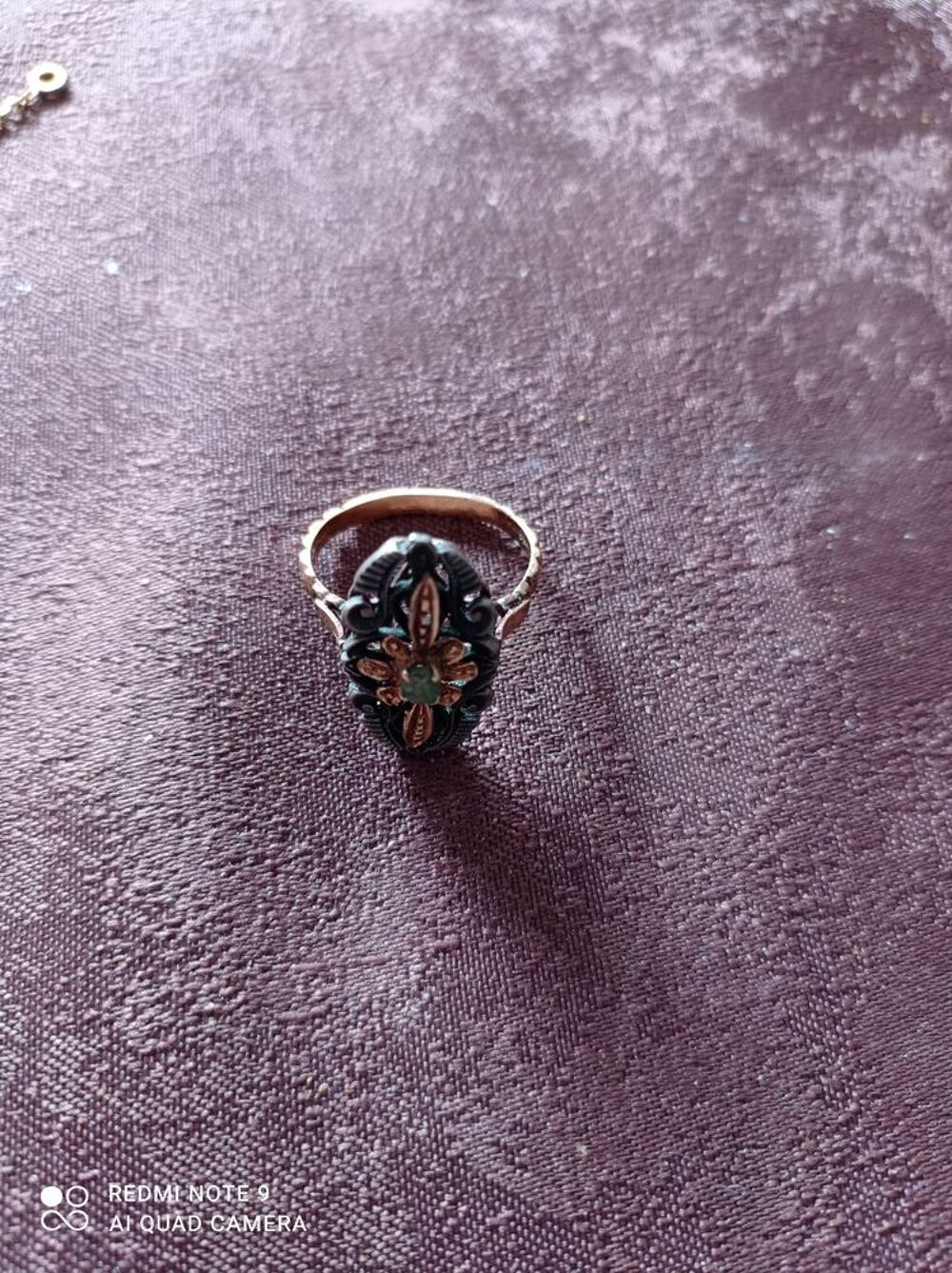 bague marquise en or jaune or gris et emeraude Bijoux et montres