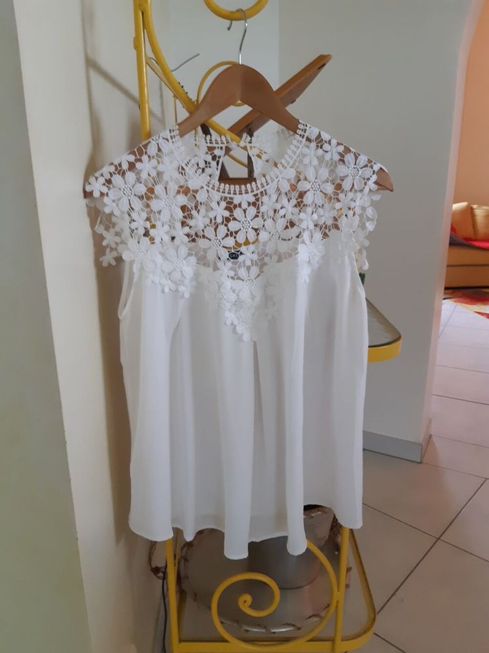 V&ecirc;tements femme, sacs et sandales Vêtements