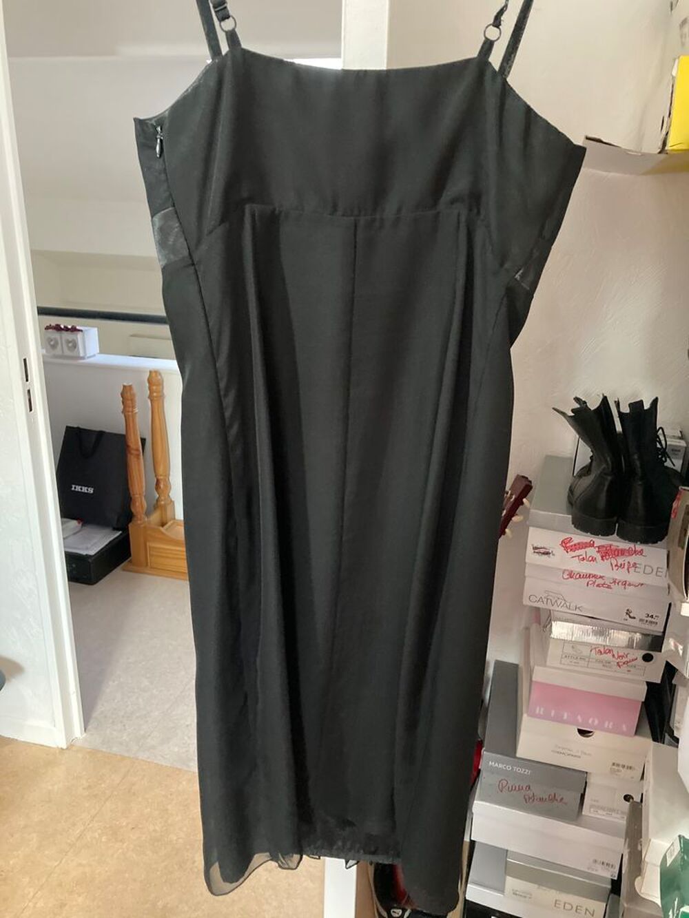petite robe noire de soir&eacute;e Vêtements