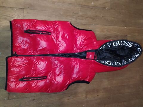 Doudoune rouge brillante sans manches (taille S)
49 Brillon-en-Barrois (55)