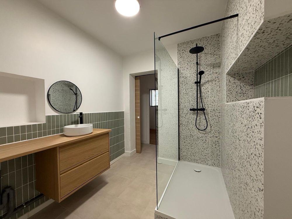 Vente Appartement Grand T2 49m² proche Victoire Bordeaux