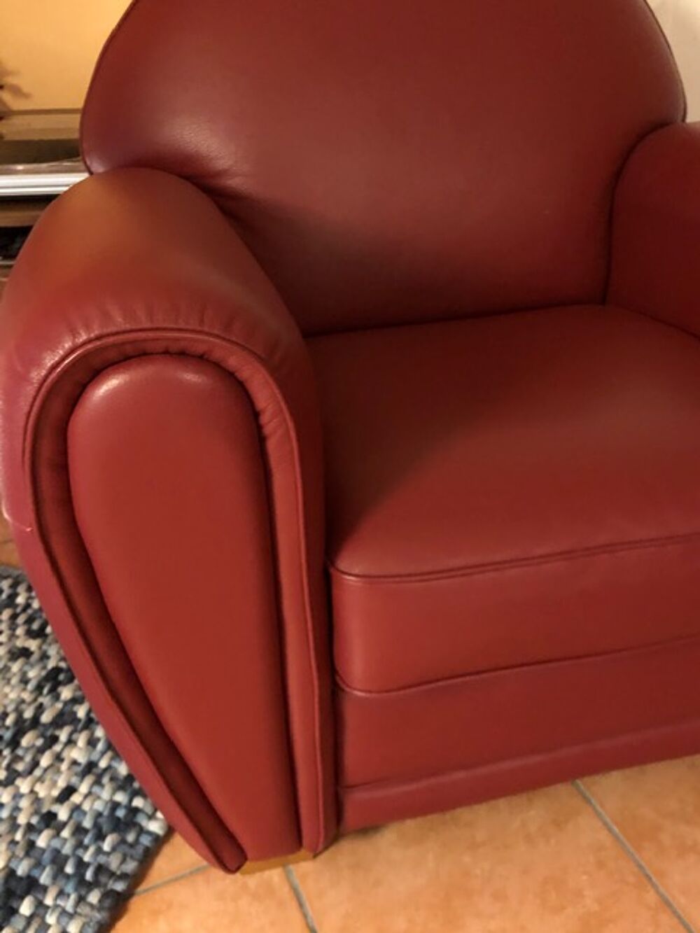 Paire de fauteuils club cuir bordeaux Meubles