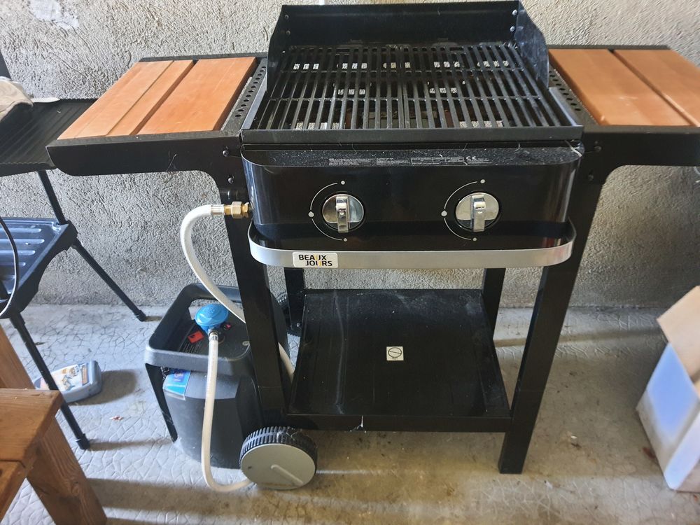 barbecue &agrave; gaz avec bouteille &eacute;tat neuf Jardin