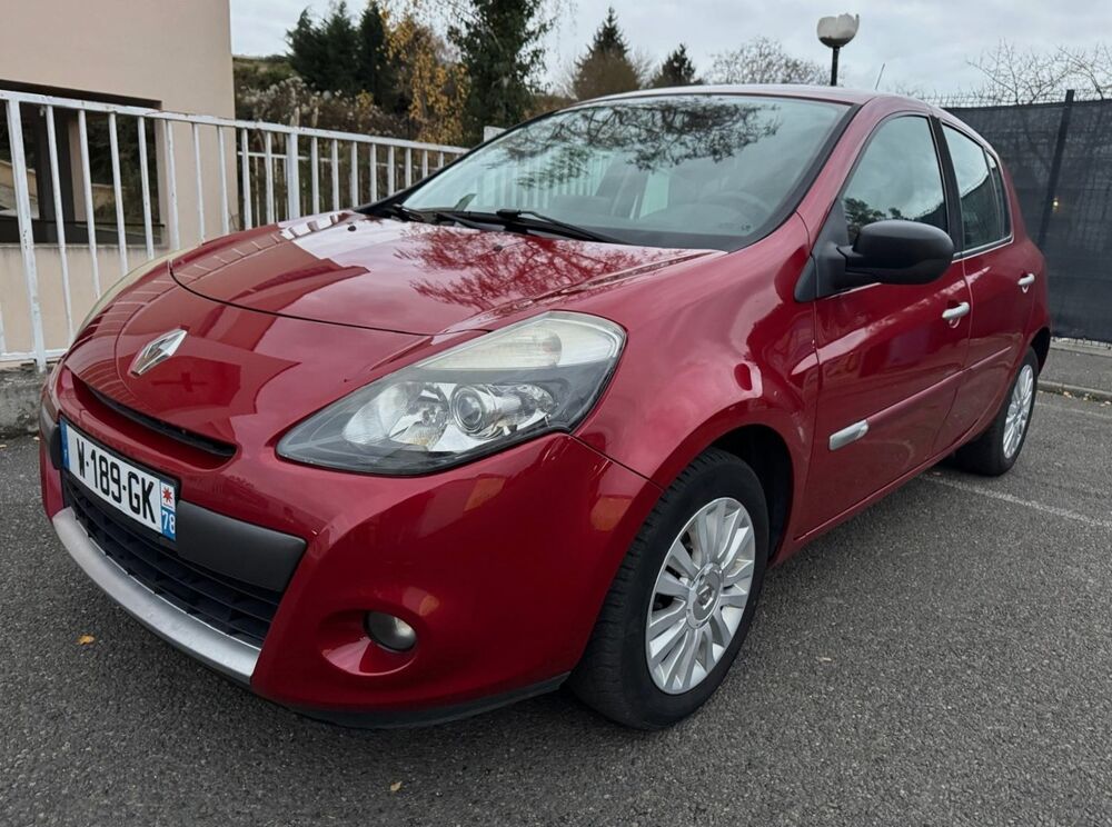 Clio 3 PHASE 2 1.2 TOMTOM EDITION TBEG 2010 occasion 78300 Poissy