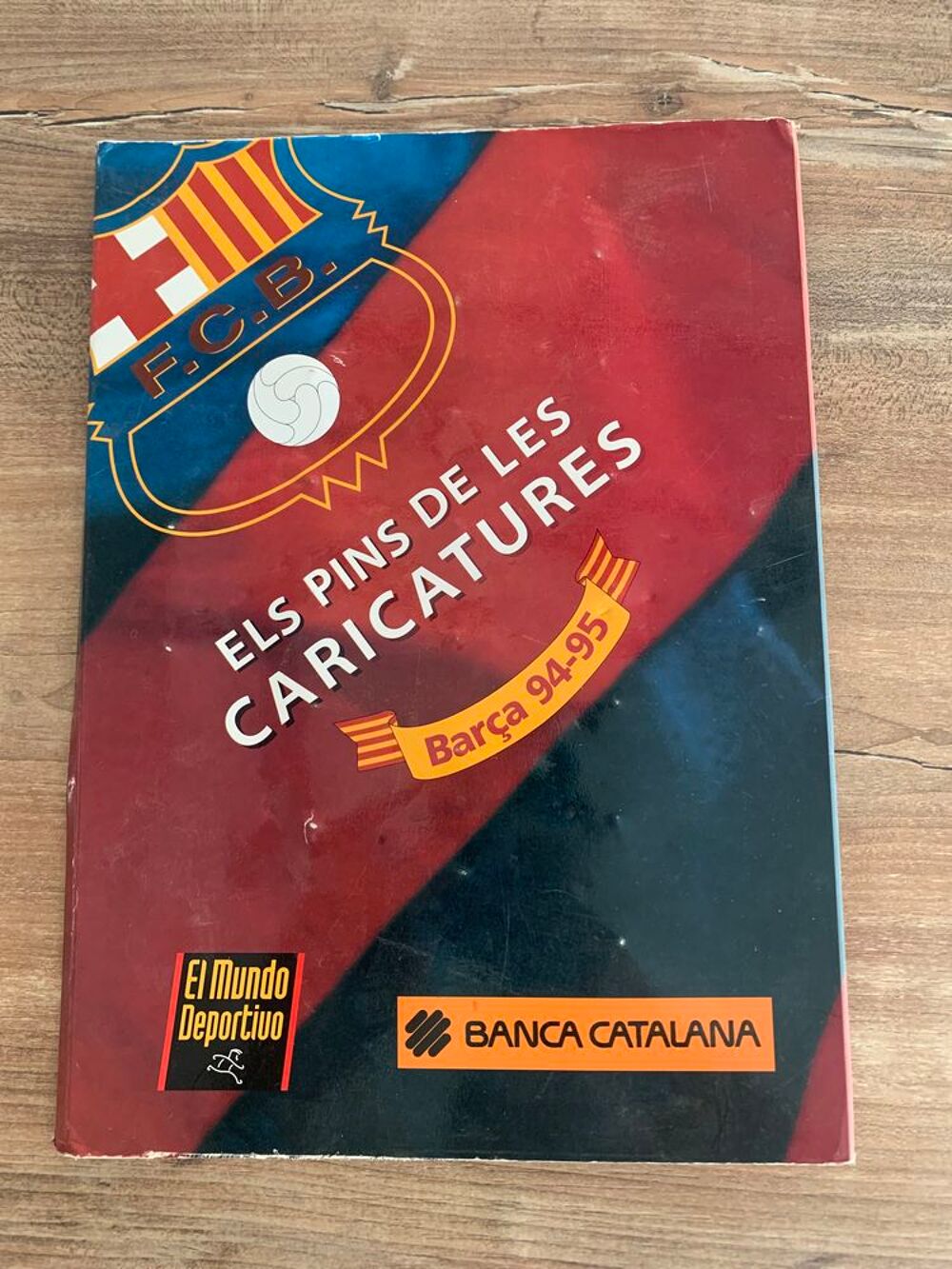 Plaquette de 21 Pin's Caricatures du bar&ccedil;a 