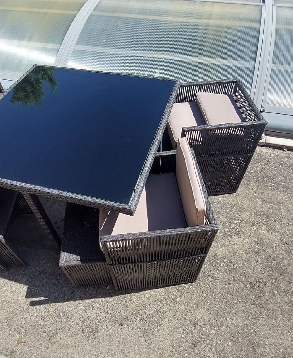 Salon de jardin r&eacute;sine tress&eacute;e avec table et fauteuils Jardin