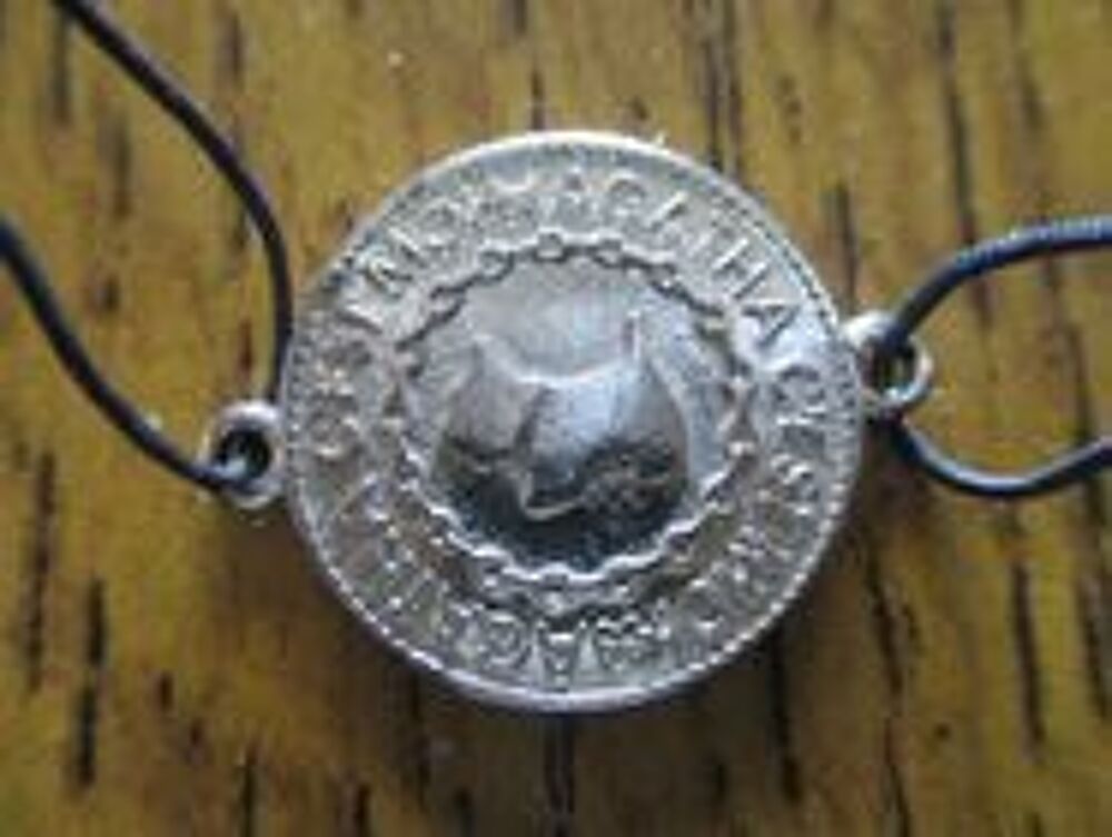 Pendentif ou bracelet petit chien neuf Bijoux et montres