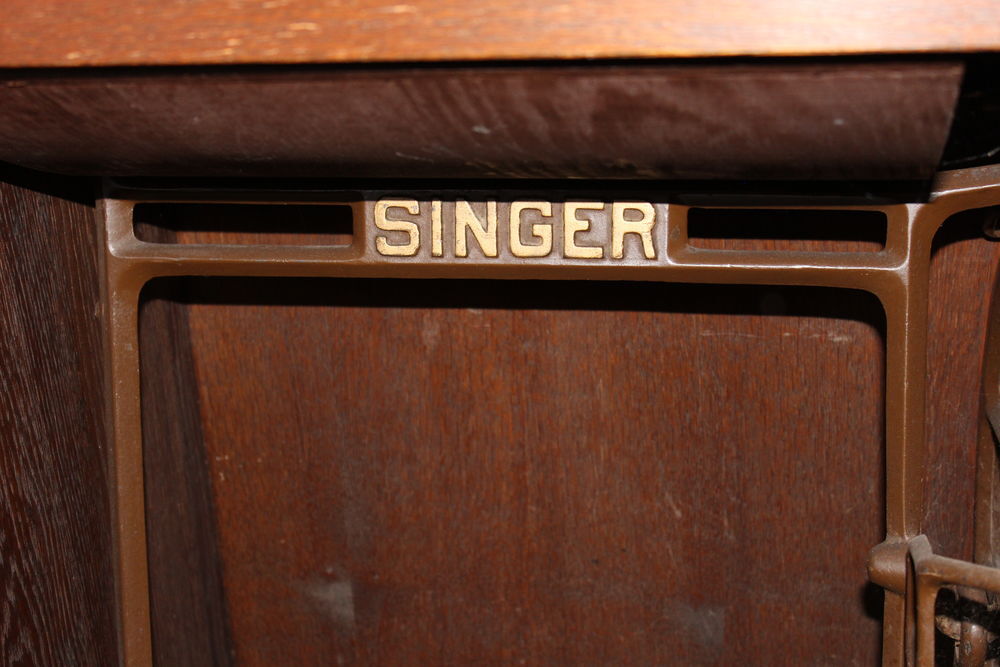 Machine &agrave; coudre SINGER Meubles