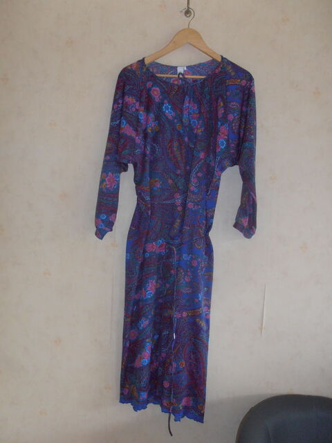 Robe d'htesse motifs cachemire (82) 20 Tours (37)