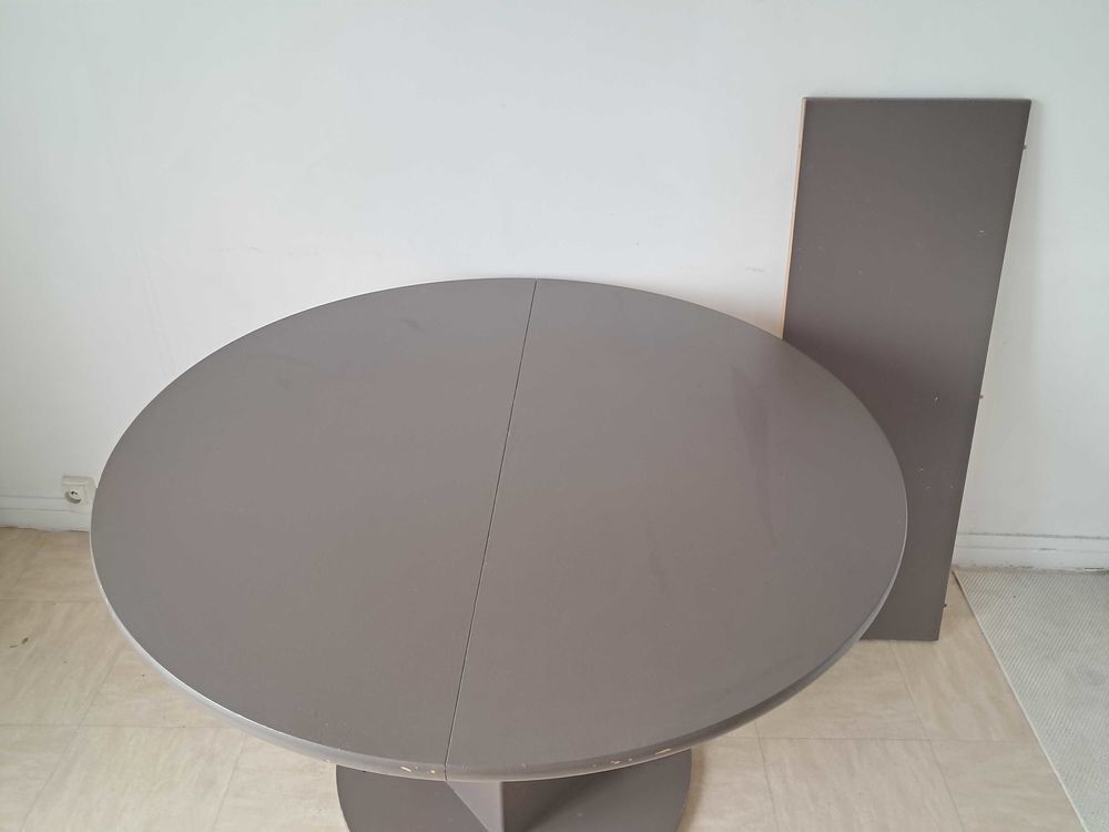 Table ronde avec rallonge et 4 chaises Meubles