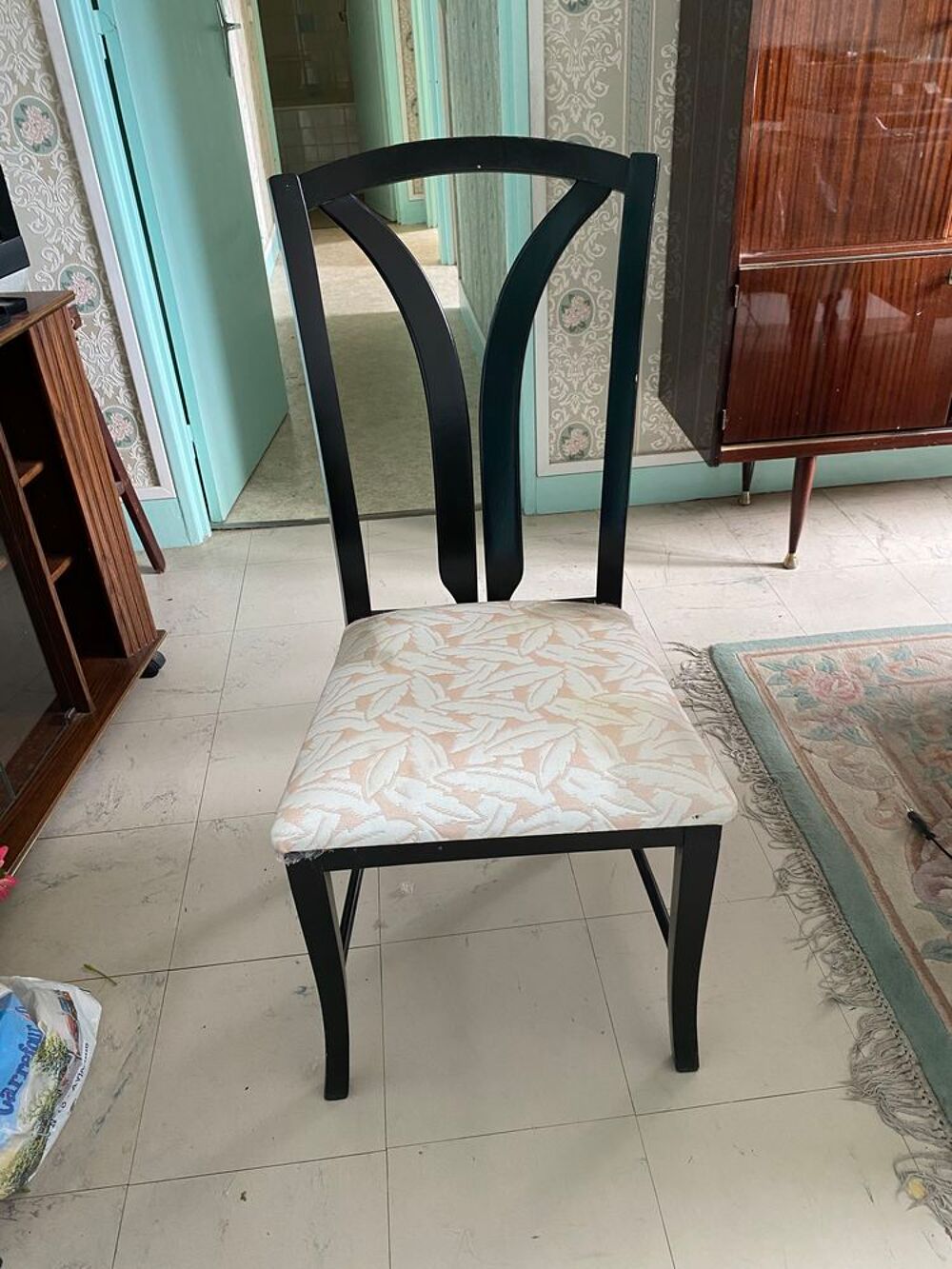 ensemble salle &agrave; manger avec meuble living et table vernies Meubles