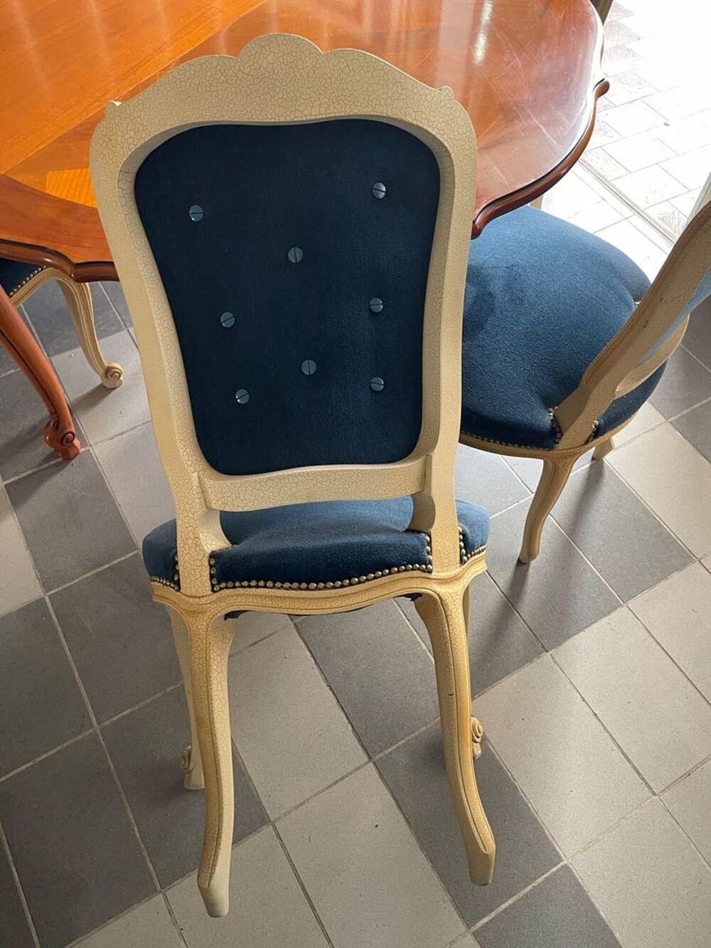 Table ronde extensible + 6 chaises style Louis XV Meubles