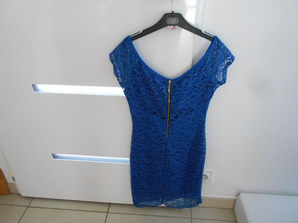 Jolie robe bleue roi en dentelle Taille XS/34 Neuve Vêtements