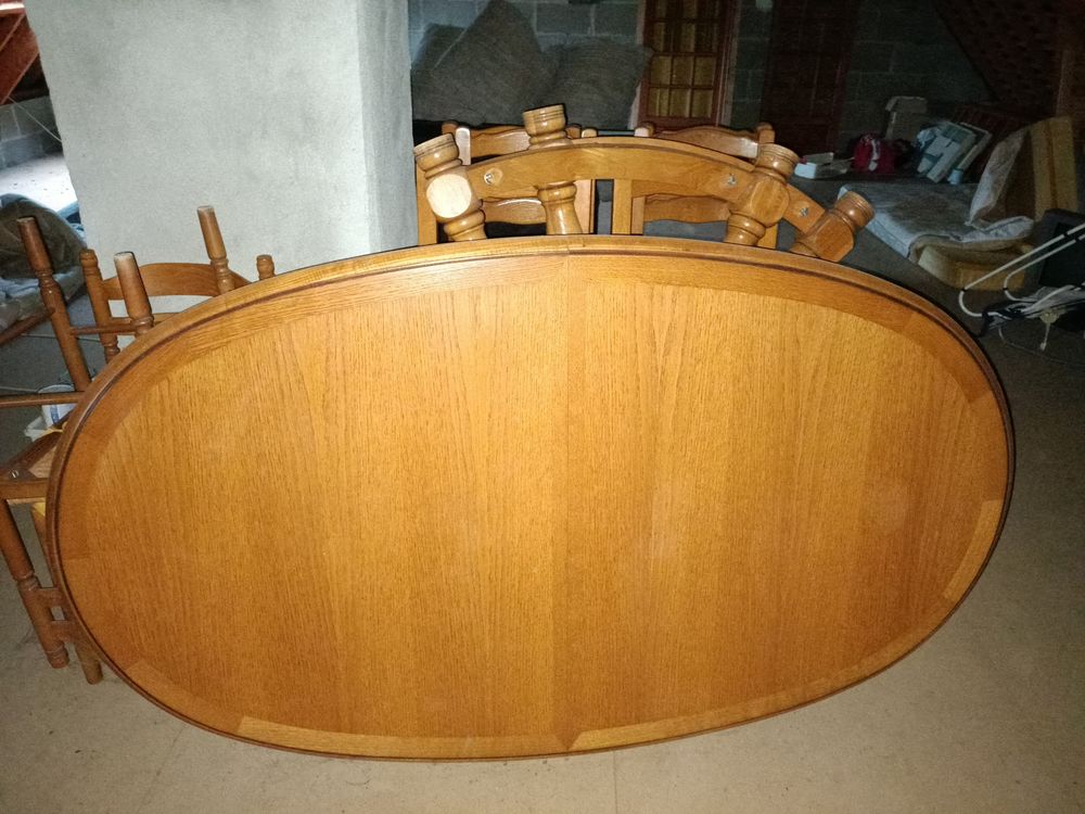 Table et chaises de salle &agrave; manger Meubles