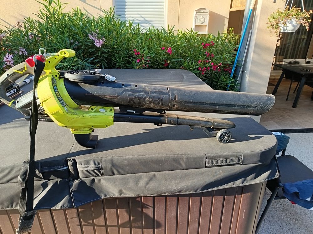 taille haie et souffleur ryobi Jardin