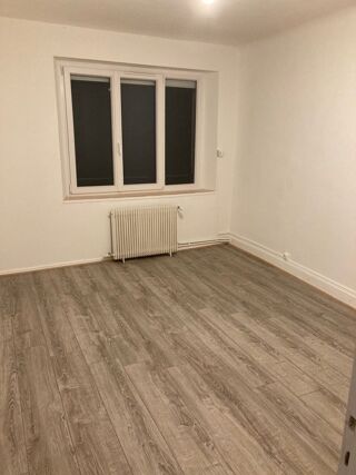  Appartement à louer 4 pièces 89 m²