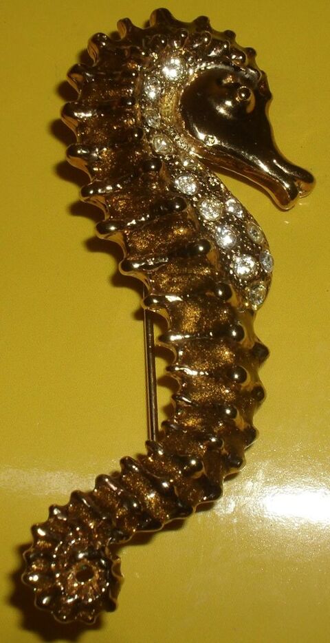 Broche dore Hippocampe 20 Montreuil (93)