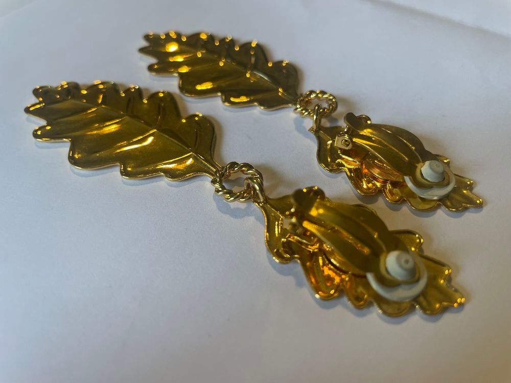 BO clip dor&eacute;e feuille ch&ecirc;ne avec pendant feuille Fressange Bijoux et montres