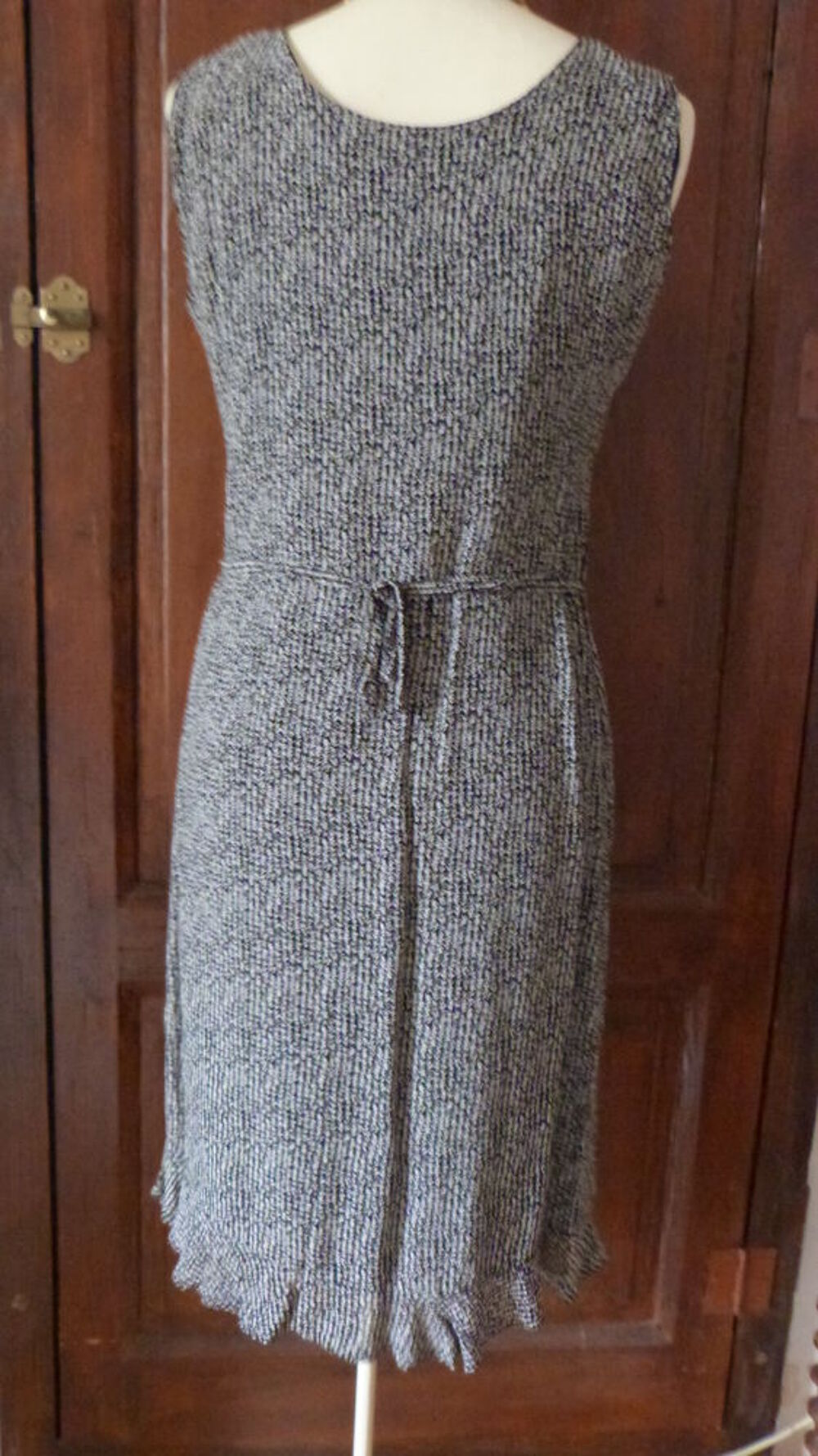 robe noire et blanche, doubl&eacute;e, infroissable Taille 38 Vêtements