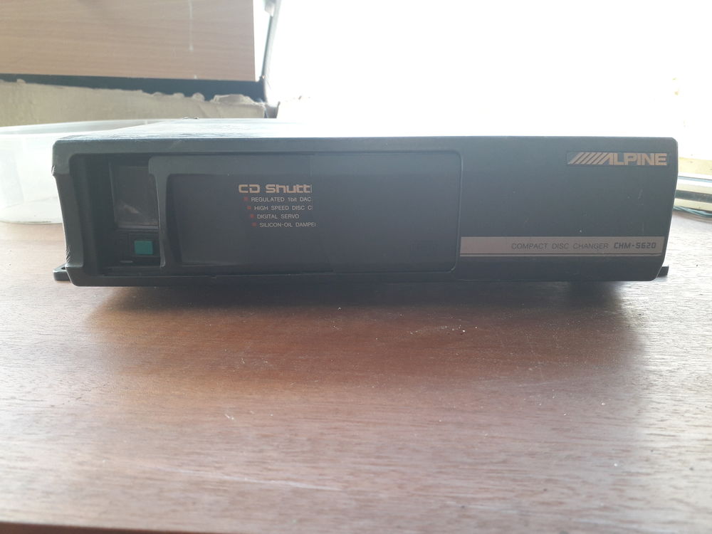 chargeur cd de marque Alpine Audio et hifi