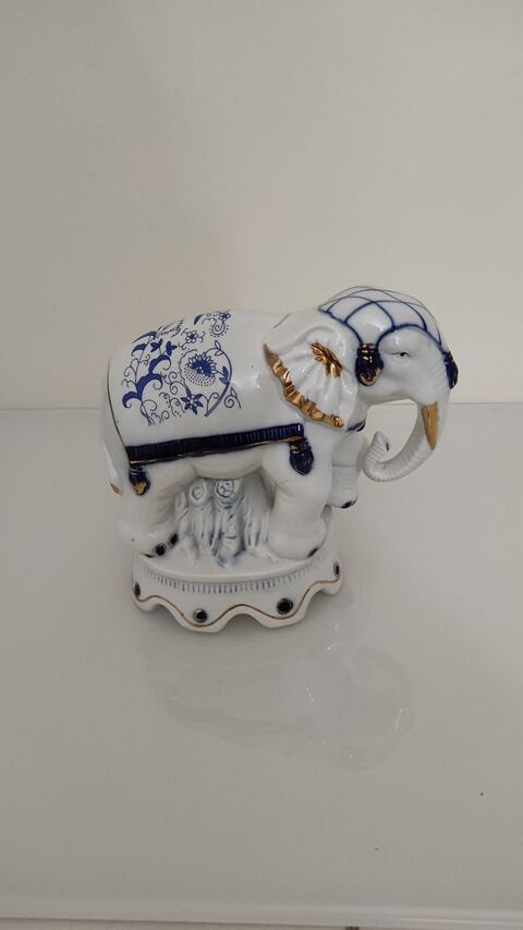 Figurine éléphant en porcelaine 10 Pantin (93)