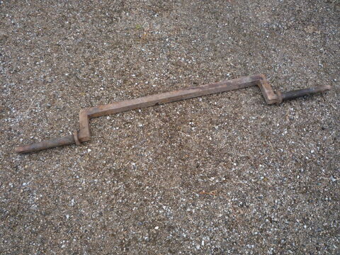 Essieu ancien fer forg�,135,5cm , carr� 3cm x 3cm (G) 65 Castres (81)