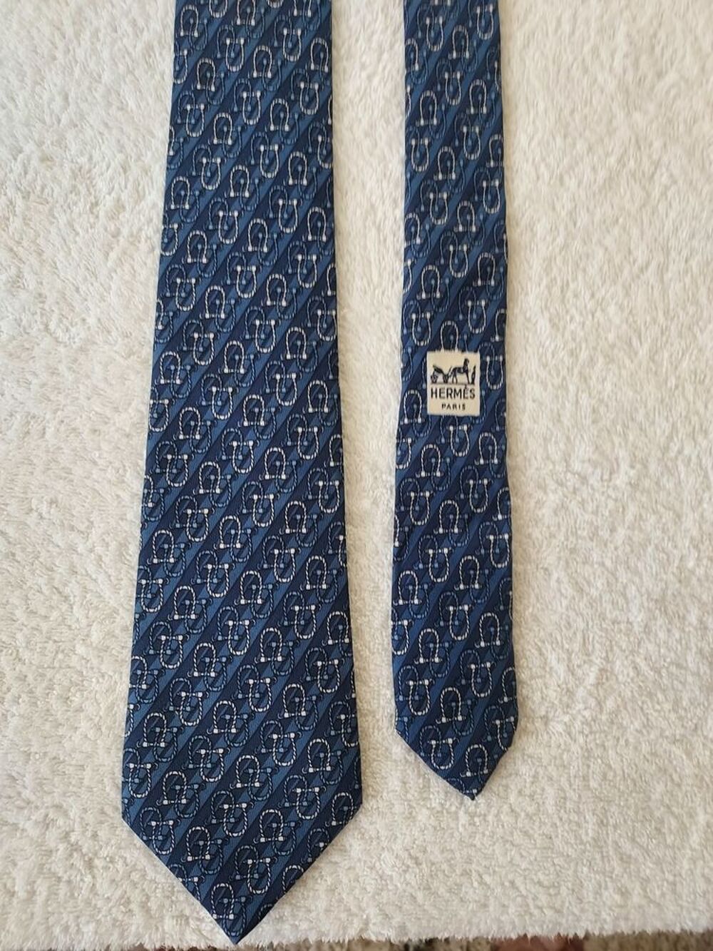 CRAVATE HERMES Vêtements