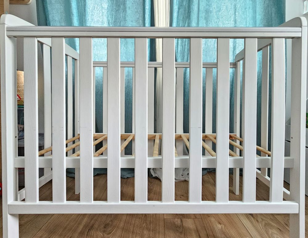 Lit b&eacute;b&eacute; blanc en bois Mobilier enfants