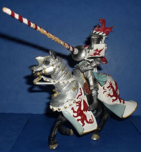 Chevalier de tournoi DRAGON ROUGE 12 Montreuil (93)