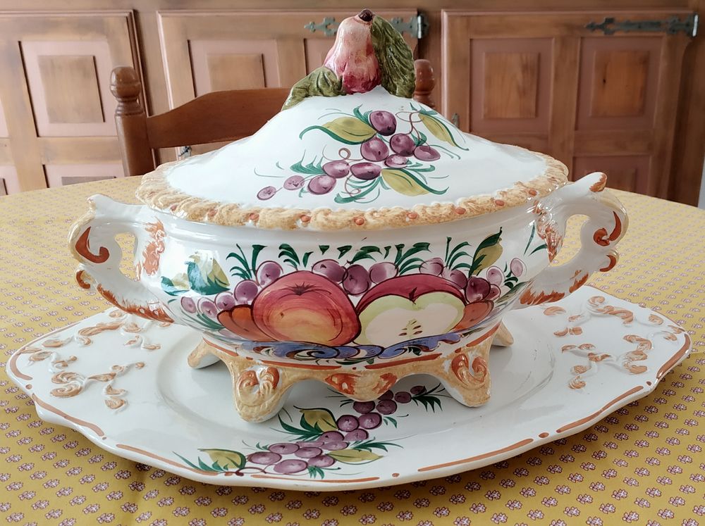 Soupi&egrave;re l&eacute;gumier - c&eacute;ramique Bassano num&eacute;rot&eacute;e 
Décoration
