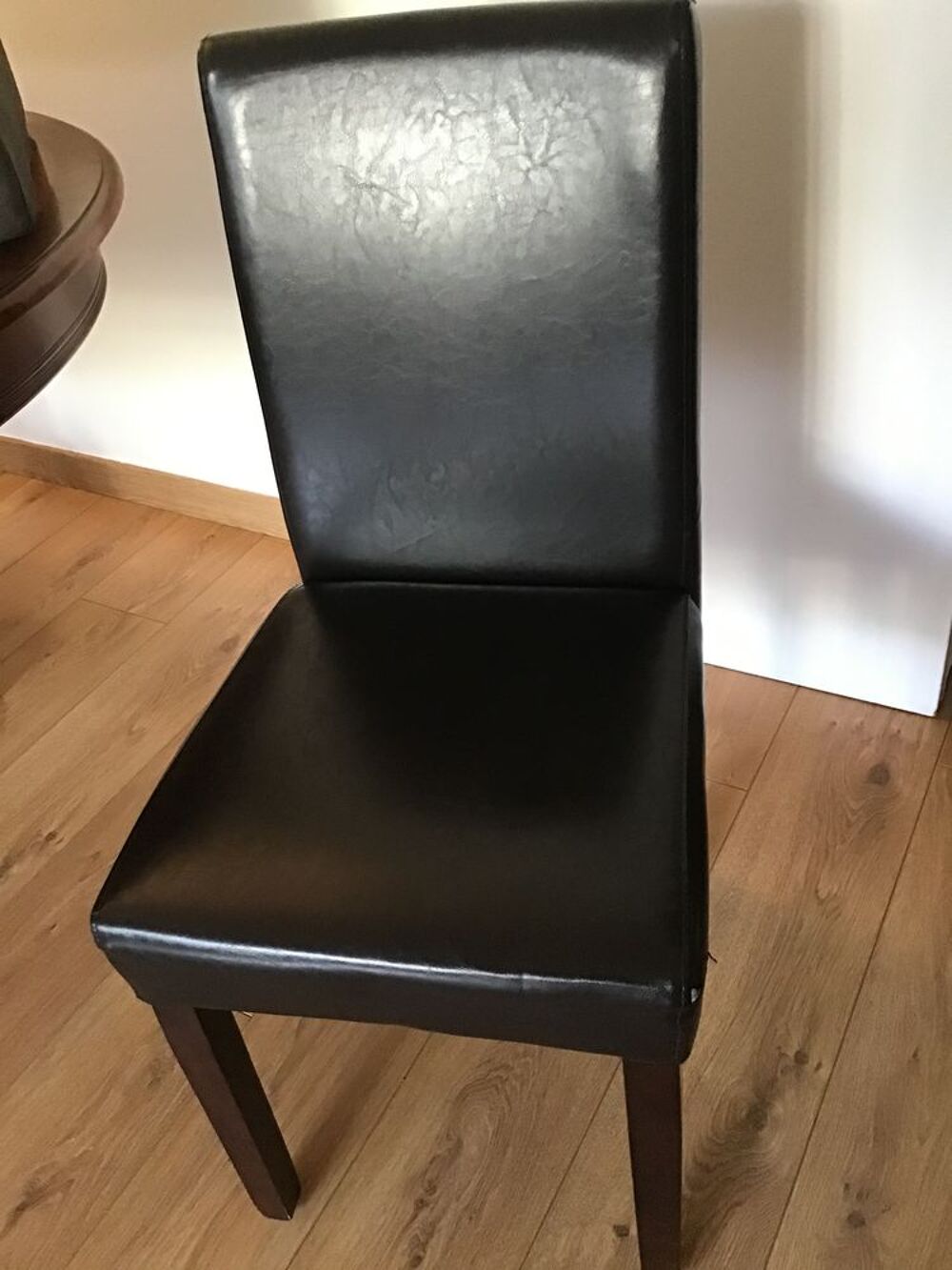 3 chaises similicuir noir Meubles