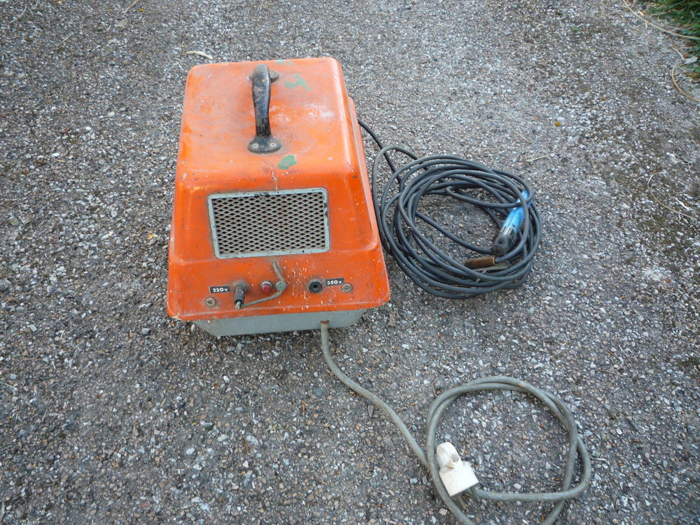 Poste &agrave; souder Manufrance
37cm x 28cm
h 32cm Bricolage