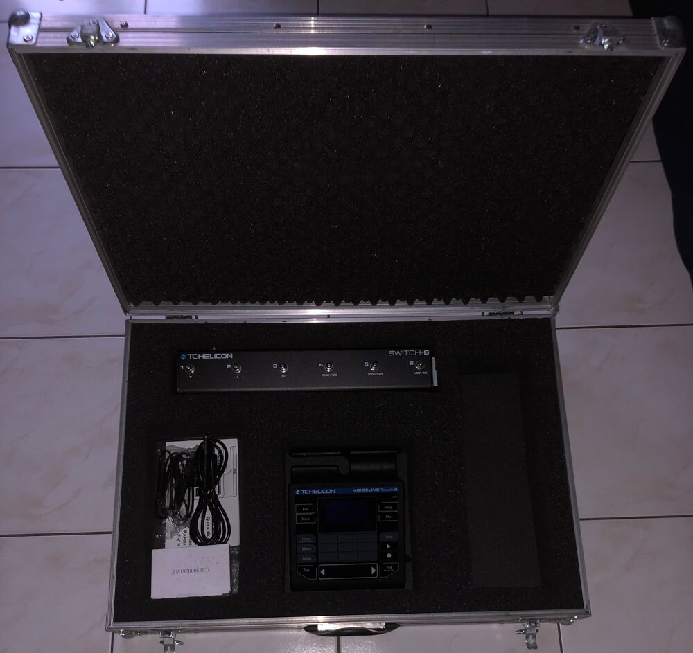 Processeur vocal TC HELICON Voicelive Touch 2 + p&eacute;dale Instruments de musique