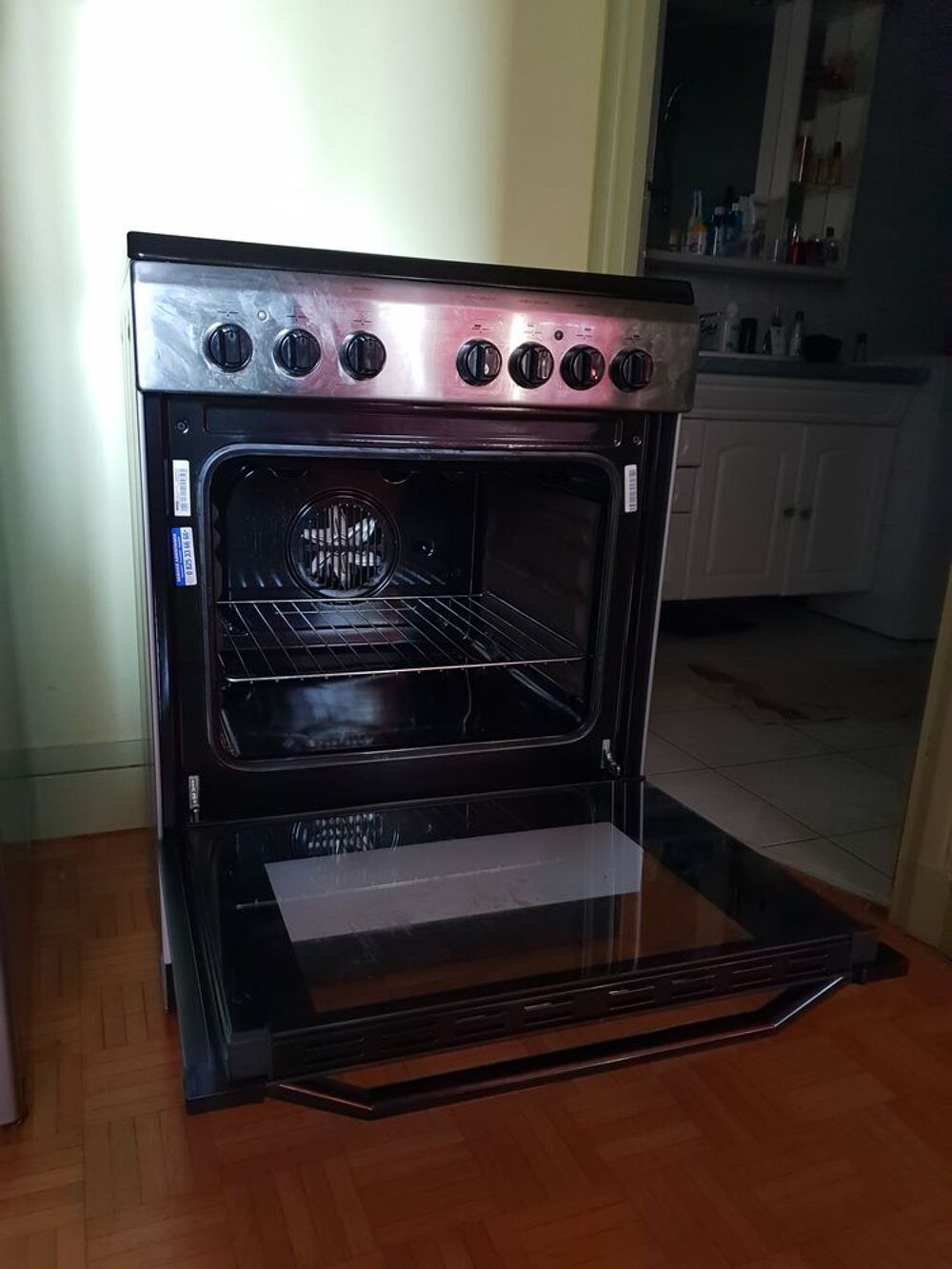 CUISINIERE VITROCERAMIQUE INDESIT 16V6C1A Electroménager