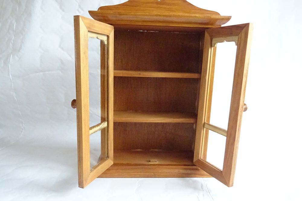 petite armoire d&eacute;corative . 23 cm x 33 cm x 8.5 cm Décoration