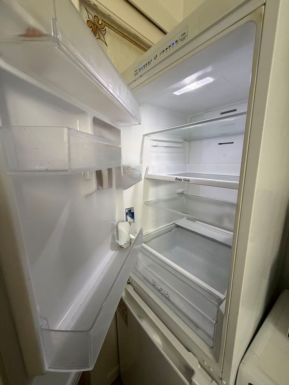 R&eacute;frig&eacute;rateur combin&eacute; Samsung blanc/cong&eacute;lateur en bas
Electroménager